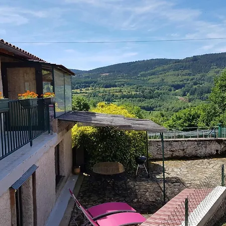 Calme Avec Poele A Bois, Terrasse Et Animaux Admis - Fr-1-489-470 Holiday home Laprugne
