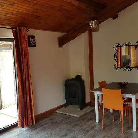 Le Tilleul Avec Cheminée, Terrasse Et Animaux Admis - Fr-1-489-470 Hébergement de vacances Laprugne